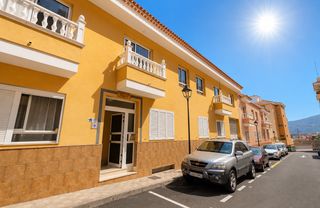 Appartement à C. la sabina, 9. Piso vpo de 3 habitaciones, 2 baños, garaje, trastero y cuarto l