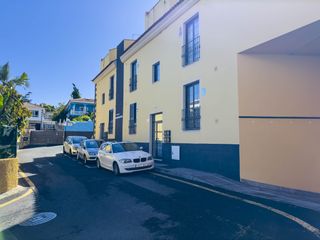 Pis a Calle los almendros 34. Piso listo para entrar a vivir con garaje y lavadero en la matan