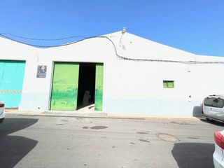 Bâtiment à usage industriel à Calle el calvario 10. Amplia nave industrial en villa de arico.