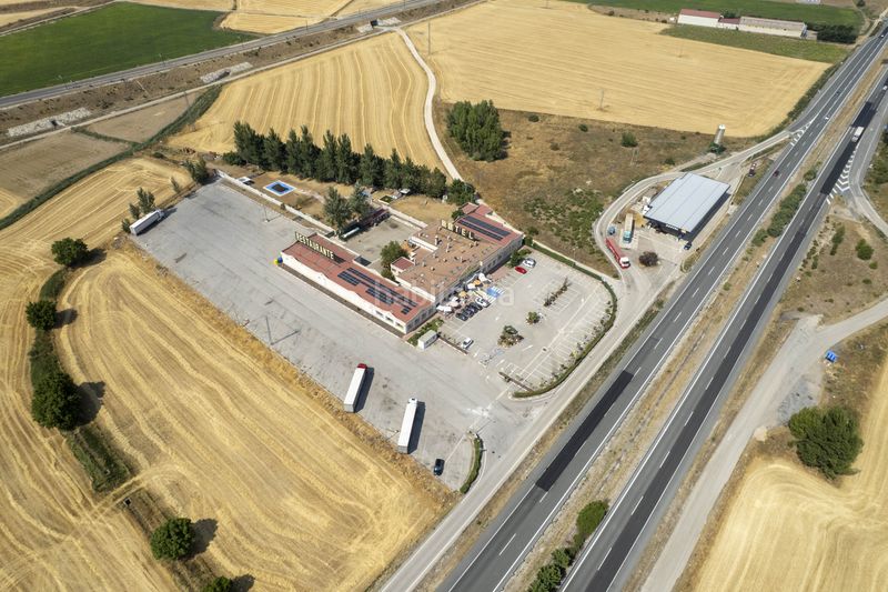 Foto f7cae670-9d85-46b1-99ab-d57e73f046be. Edificio en autovía de castilla oportunidad de inversión , hotel en venta en burgos en Cabia