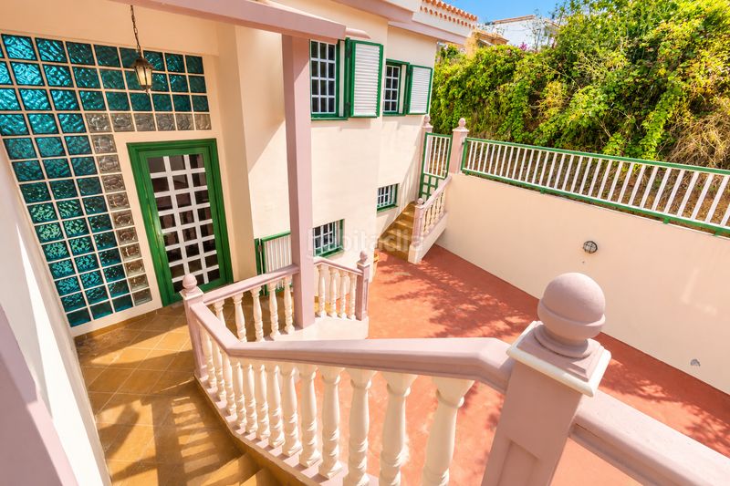 Foto 42c2c61f-2d77-480d-b4ca-56426c25de81. Chalet en c. tosca la iglesia chalet independiente con parcela, vistas al mar y montaña. en Santa Úrsula