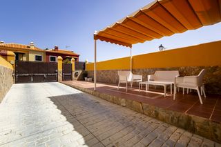 Casa adossada a Barranco Hondo. Gran adosado de 4 dormitorios, terrazas, amplio garaje y vistas