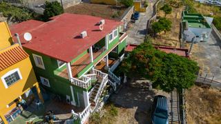 Maison à Calle cabezada la 14. Chalet con terreno,  dos plantas totalmente independientes! no h