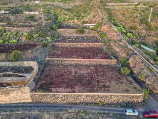 Terreno residencial en Carretera 28.220681, -16.795420. Terreno rústico en venta junto a la autopista tf1 en guia de iso