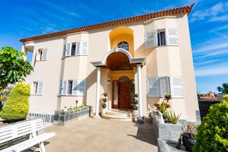 Chalet à Calle emeterio padron cruz 1. Magnífico chalet independiente en venta en calle emeterio padrón