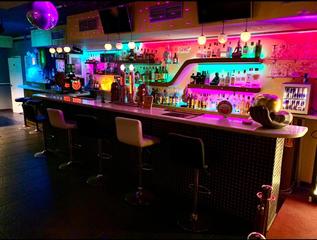 Lloguer Local Comercial a Avenida de jose miguel galvan bello 6. Renovado bar de copas en el medano en traspaso!