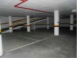 Parking coche en Calle transversal casco urbano 27