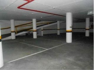 Aparcament cotxe a Calle transversal casco urbano 27. Several parking spaces on windward