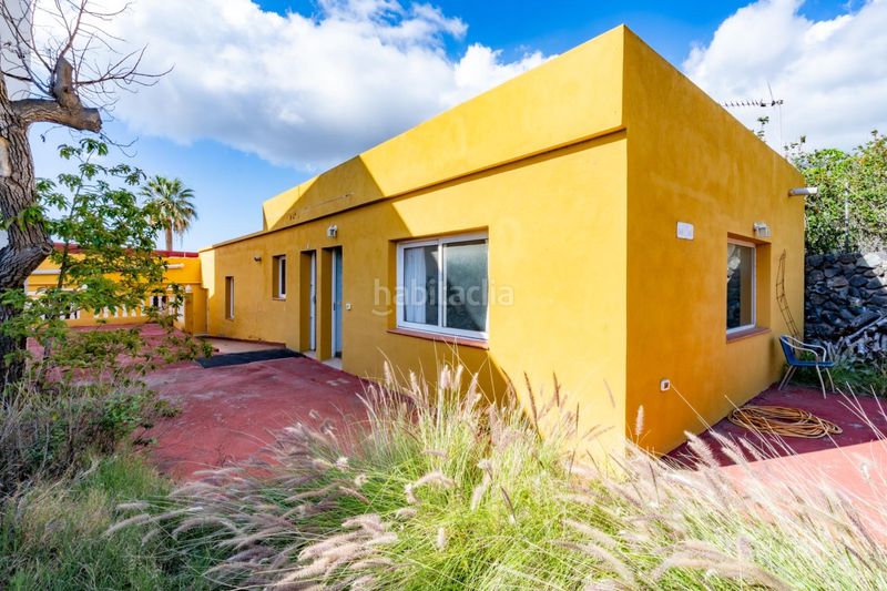 Foto ce644542-63d0-4153-9d1e-0d6e9f3174dc. Chalet edificio en el corazón en Centro Güímar