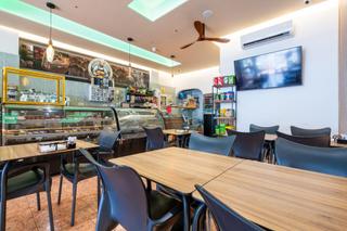 Location Local commercial à Avenida claudio delgado diaz 87. Traspaso de la exitosa panaderíacafetería el uruguayo en las cha