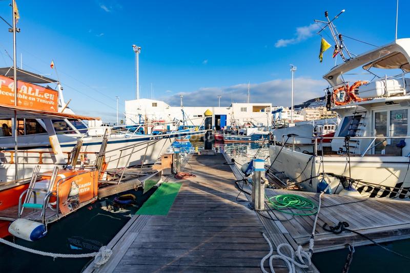 Foto 0763ca50-67d5-47dd-888a-94eb6fa1e623. Alquiler local comercial se vende empresa de pesca deportiva. en Arona