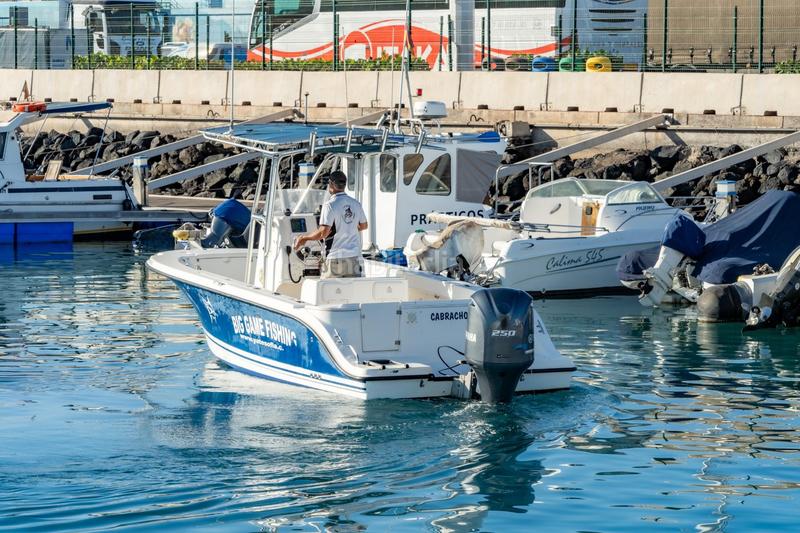 Foto c8fed0a1-d4bf-4103-939f-81ba88771a12. Alquiler local comercial se vende empresa de pesca deportiva. en Arona