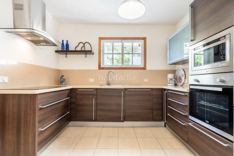 Foto 6db9ddd6-47f2-4a98-81e4-680c2e2cbce7. Chalet with parking in Bajamar San Cristóbal de La Laguna