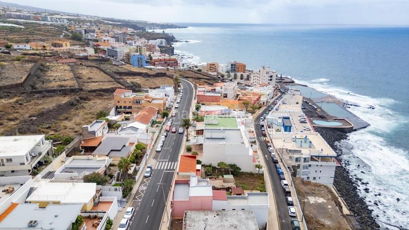 Foto 7d7013e9-bd2f-4ad5-ba83-b55e05463b9d. Chalet  independiente con vistas al mar y montaña en Bajamar en San Cristóbal de La Laguna