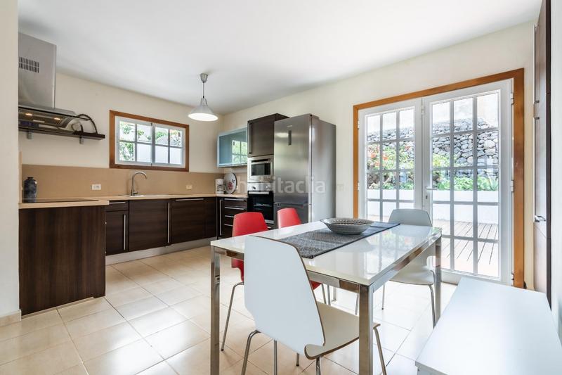 Foto b80f4768-6905-4f61-9fe2-216a033591b2. Chalet  independiente con vistas al mar y montaña en Bajamar en San Cristóbal de La Laguna