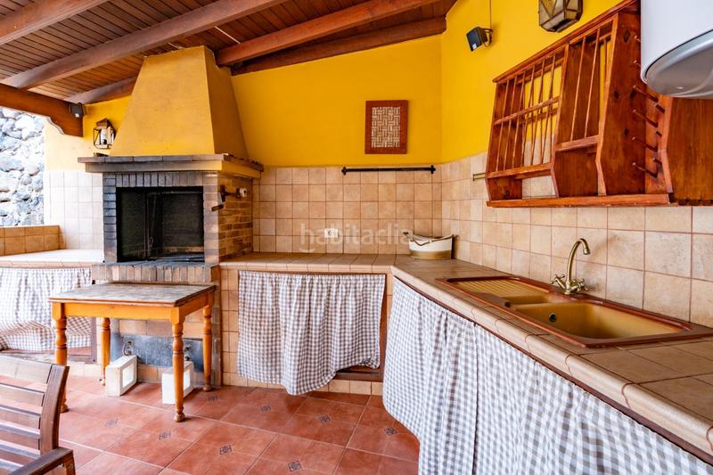 Foto d608bb35-3f1e-47e6-9a30-da7b12919286. Chalet  independiente con vistas al mar y montaña en Bajamar en San Cristóbal de La Laguna