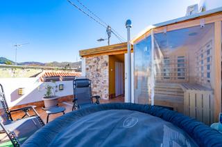 House  Calle avenida de la iglesia. Casa canaria renovada con encanto en el corazón de santiago del