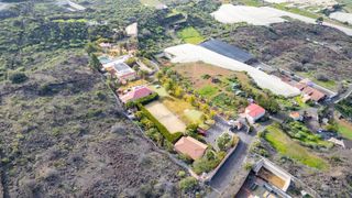 Xalet a Chío. Finca residencial con 6 casas, 4 apartamentos, piscinas, pista d