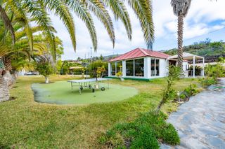 Chalet à Chío. Finca residencial con 6 casas, 4 apartamentos, piscinas, pista d