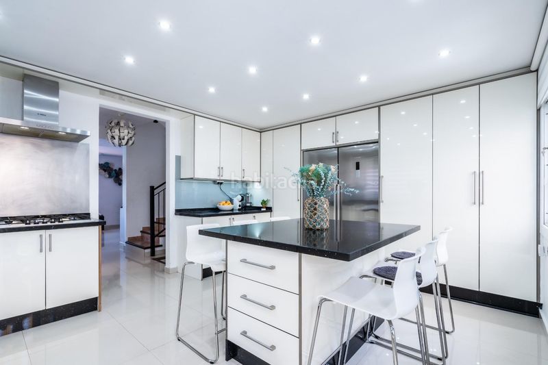 Foto 2531fae4-f074-42d0-b06d-18173c7486f7. Casa adossada amb aparcament a Casco Urbano Adeje