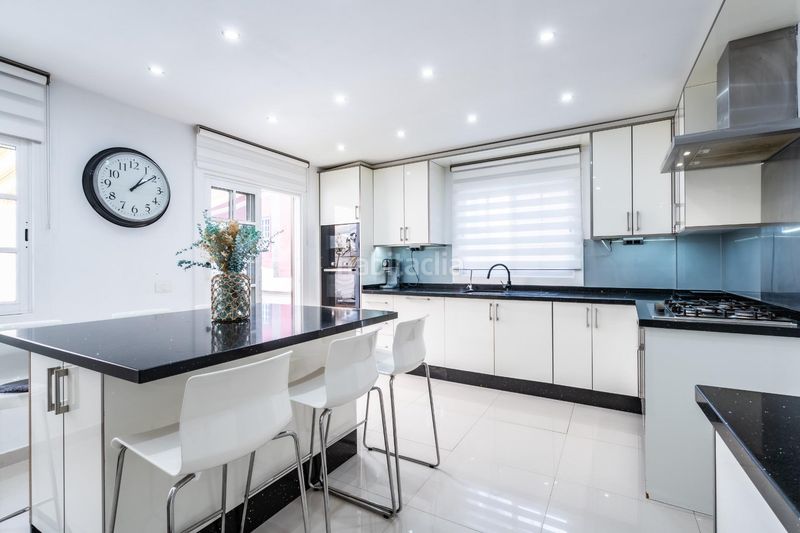 Foto dd9fbae1-c4ba-4f14-b27e-d16e937ce8de. Casa adossada amb aparcament a Casco Urbano Adeje