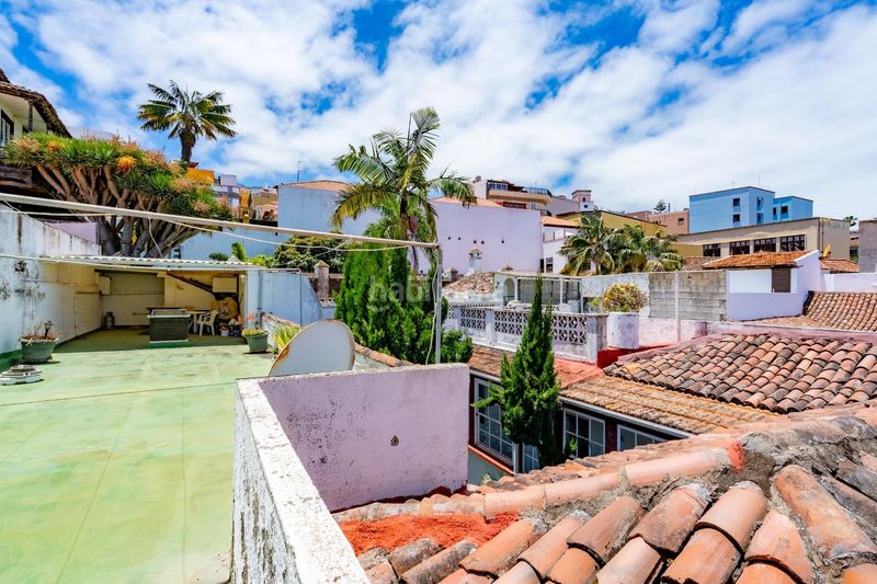 Foto c3e3a142-87d0-4c0a-8668-31aeec551d75. Casa amb aparcament a Centro Orotava (La)