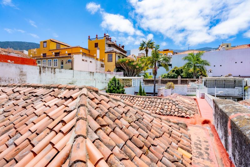 Foto f8b53943-ca30-4972-9d57-21ef7fbd10bd. Casa amb aparcament a Centro Orotava (La)