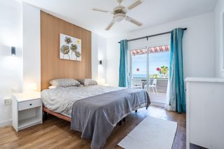 Apartament a Calle de irlanda 4. Piso recién reformado con impresionantes vistas al mar