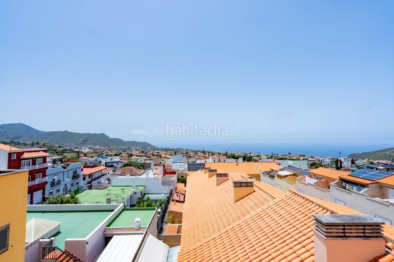 Foto b397a993-d4ea-4348-8781-a7da690dc9a0. Casa aparellada amb aparcament a Tegueste