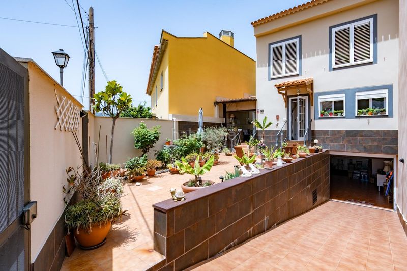 Foto e13fc452-c8fd-4a9c-8490-2134edbd4634. Casa aparellada amb aparcament a Tegueste