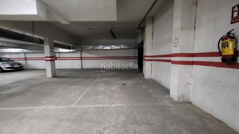 Foto 9819e3e4-8e9b-45d8-9987-f085a89b6efe. Parking voiture dans Centro Ávila