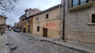 Maison à Sur. Casa en zona santo tomás, ávila 05002