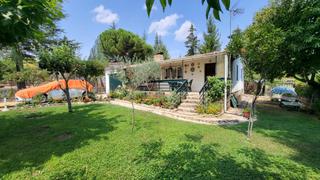 Chalet in Herradón de Pinares. Venta de chalet en la cañada, ávila, urbanización los manantiale