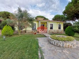 Chalet à Maello. Oportunidad única en la urbanización el monte, maello!
