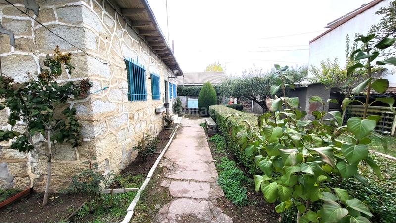 Foto f2884676-217b-4e40-8246-8ed2c1dc7b19. Chalet with parking in Herradón de Pinares