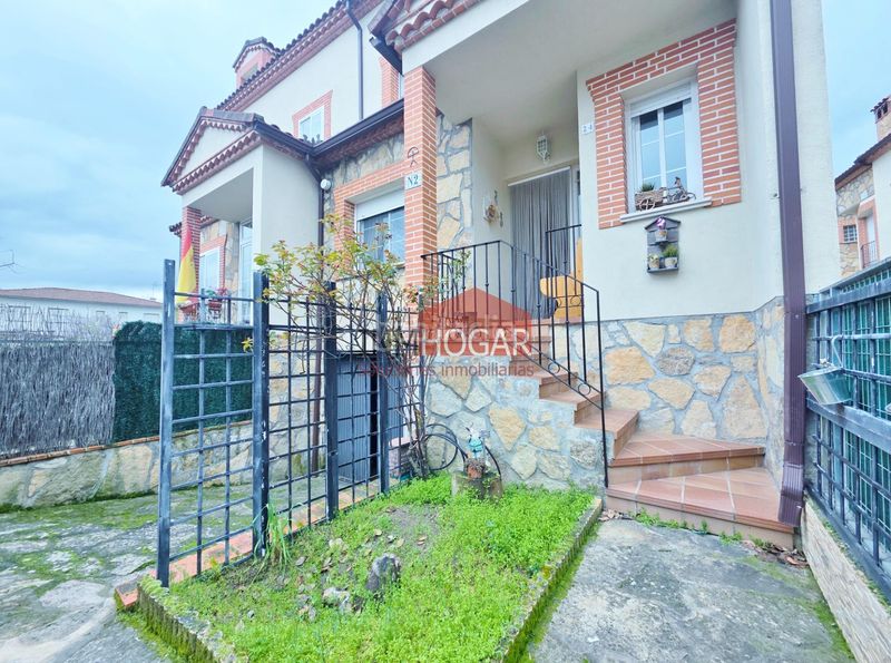 Foto 5c681ebe-a1ff-4f9c-8a85-ba36c36e0bd8. Casa adossada amb calefacció aparcament a Navaluenga