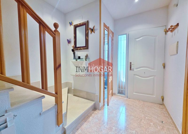 Foto c6f1b7f1-b593-4a17-bd08-b035e8a2a67d. Casa adossada amb calefacció aparcament a Navaluenga