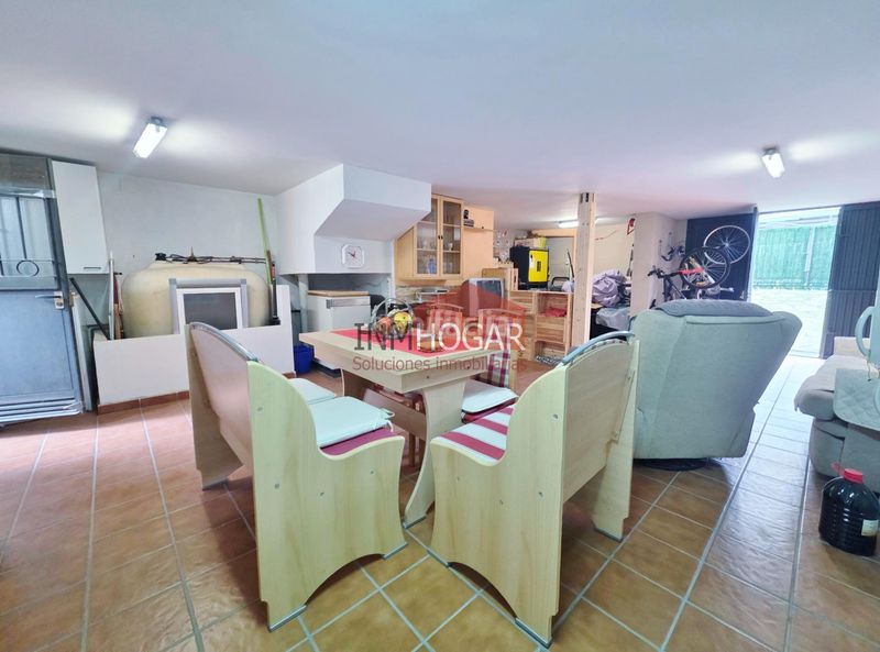 Foto cee9e609-70ac-4917-9ad7-4da8fc62cf97. Casa adossada amb calefacció aparcament a Navaluenga