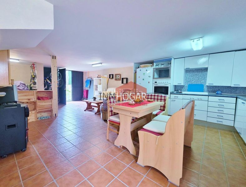 Foto f64b86e0-b1c8-488c-bb06-bc1a551791ec. Casa adossada amb calefacció aparcament a Navaluenga