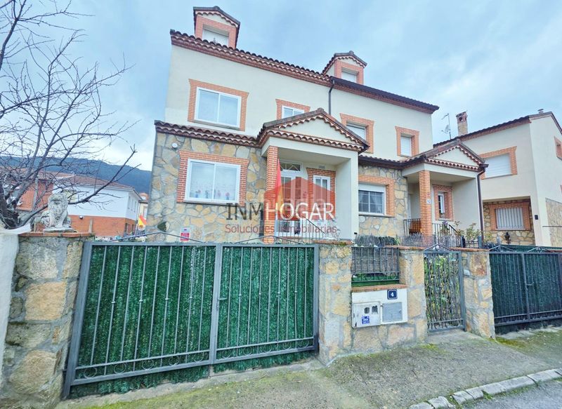 Foto fd9e3eb3-4ba3-40b9-afc2-f12fdefd1e98. Casa adossada amb calefacció aparcament a Navaluenga