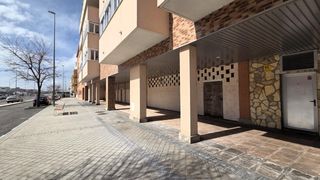 Lloguer Local Comercial a Sónsoles. Local en alquiler en valle amblés