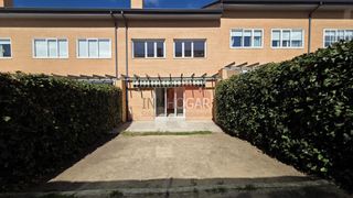 Reihenhaus in Hervencias Altas - El Pinar. Adosado en hervencias