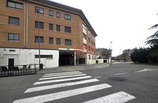 Flat in Hervencias Altas - El Pinar. Amplia y luminosa vivienda situada en la calle patrimonio de la