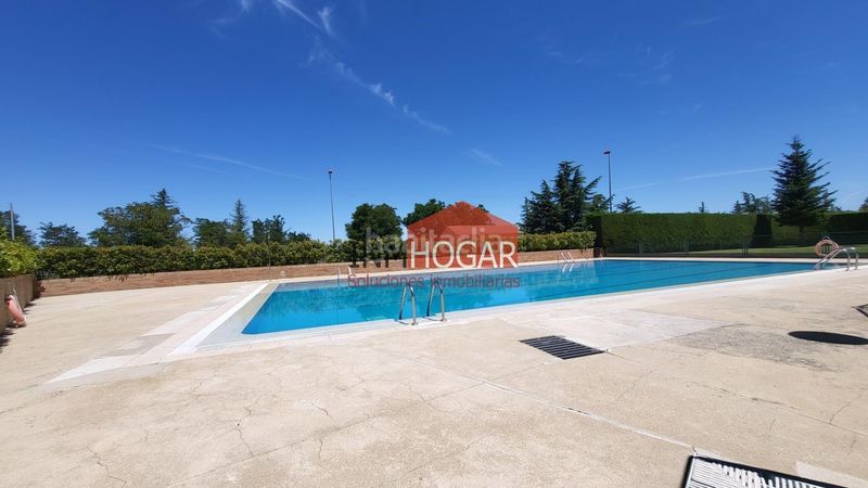 Foto 86a0f15a-adc9-4b22-bf1f-975cc90d3049. Pis amb calefacció aparcament piscina a Hervencias Altas - El Pinar Ávila