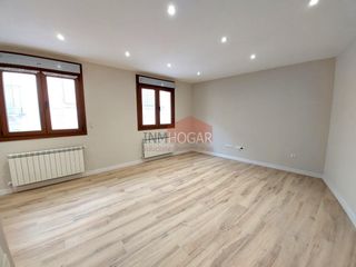 Zweistöckige Wohnung in Arévalo. Estrena el hogar de tus sueños con patio privado en arévalo!