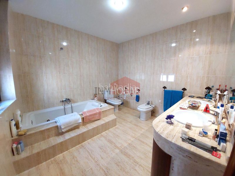 Foto d9bd7371-7ca8-477f-8054-b0fbb251c05a. Casa amb calefacció aparcament piscina a Gutierre - Muñoz