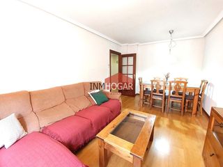 Flat in Universidad. Oportunidad en universidad, piso de 4 dormitorios con 2 plazas d