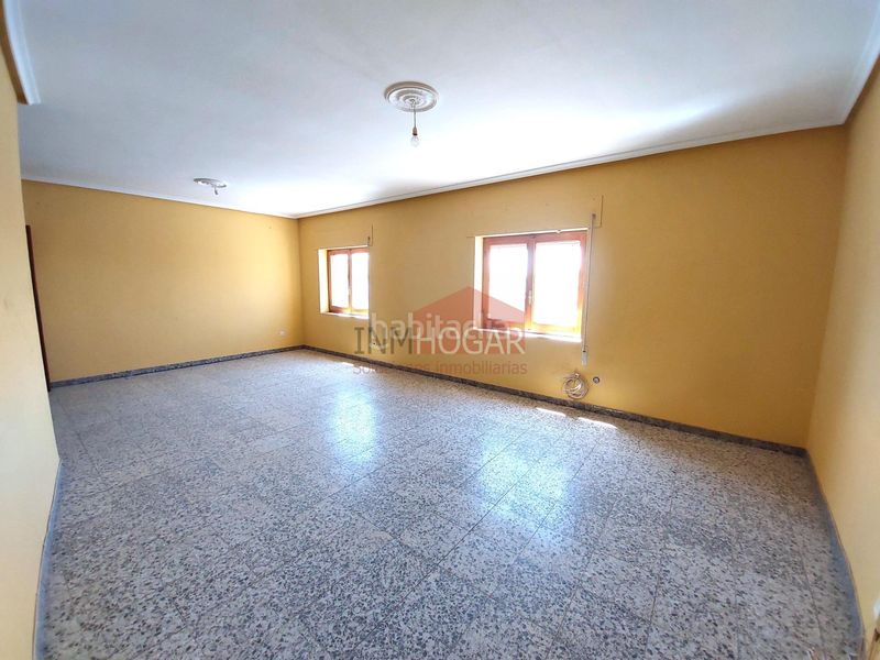 Foto c8eeba45-fde6-4fdd-96a7-fb4489067560. Casa amb aparcament a Palacios de Goda