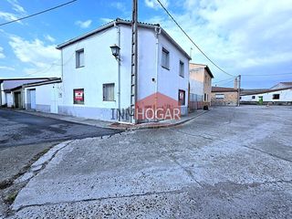 Casa in Blascosancho. Magnífica vivienda de dos plantas, amplia y cómoda en blascosanc