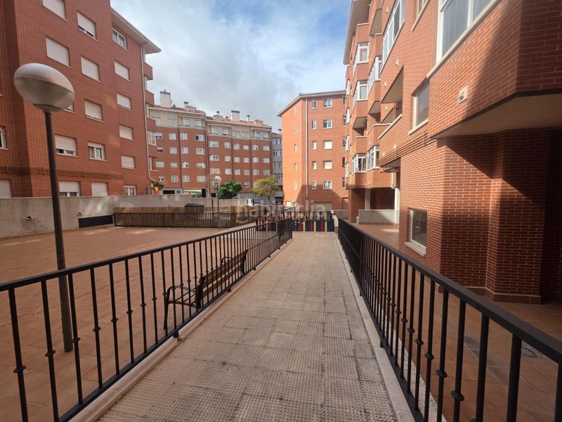 Foto 93a8c0f5-e51b-45f0-9525-8f278b7eca51. Miete etagenwohnung mit heizung parking pool in Universidad Ávila